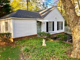 1146 Oakdale Rd NE in Atlanta, GA - Building Photo