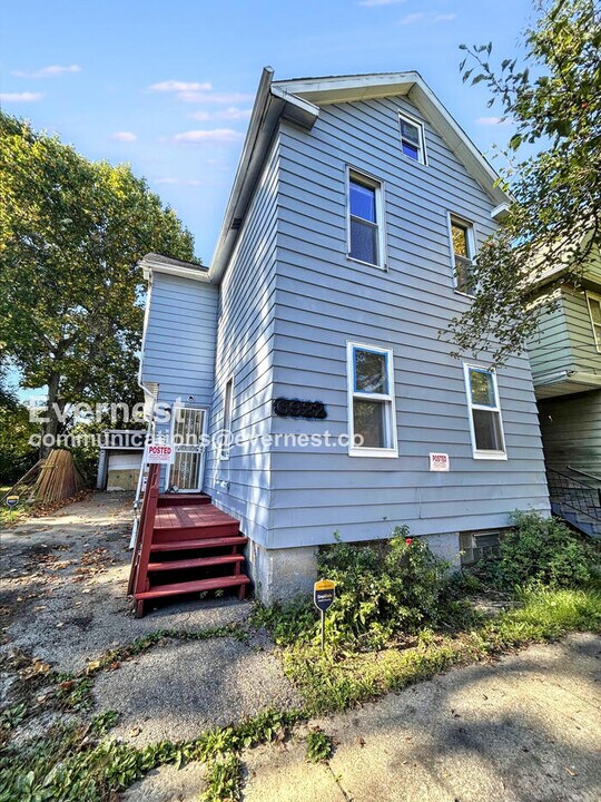 6922 Morgan Ave in Cleveland, OH - Foto de edificio