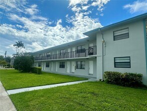 6780 SW 44th St in Miami, FL - Building Photo - Building Photo