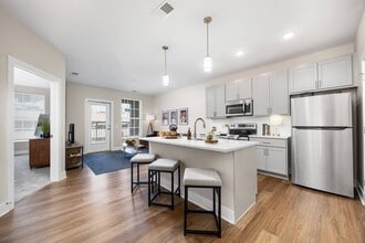 Residences at Topiary Park in Columbus, OH - Foto de edificio - Building Photo