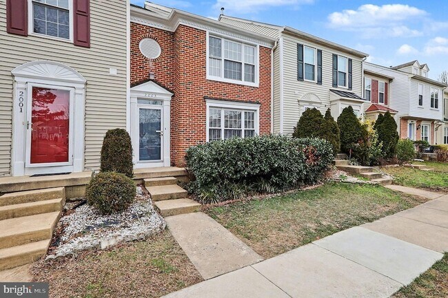 2003 Paddle Boat Ln in Woodbridge, VA - Foto de edificio - Building Photo