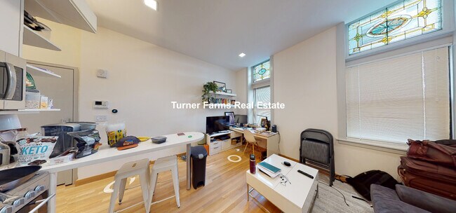 15 Mount Auburn St, Unit 13 in Cambridge, MA - Building Photo - Building Photo