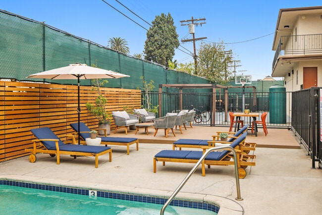 1286 W Adams Blvd