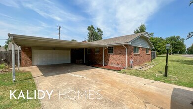 702 Amity Ln in El Reno, OK - Building Photo - Building Photo