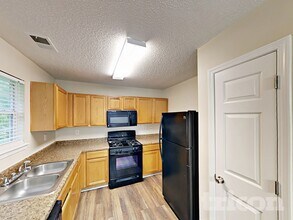 831 Asbury Trail in Lithonia, GA - Foto de edificio - Building Photo