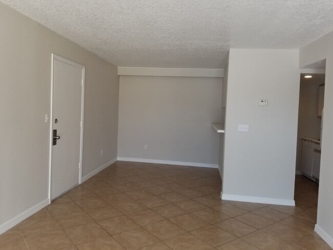 property at 933 W Oak Ridge Rd