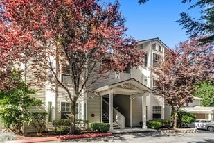 2001 120th Pl SE, Unit 7-304 in Everett, WA - Building Photo