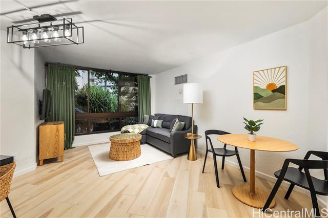 300 Wai Nani Way in Honolulu, HI - Building Photo