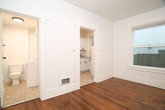 Towne Apartments in Seattle, WA - Foto de edificio - Interior Photo