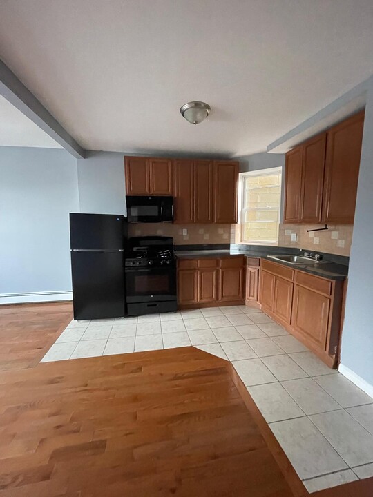 554 Avenue C, Unit 2B in Bayonne, NJ - Building Photo