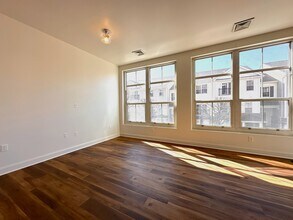 55 Mallory Ave, Unit 41 in Jersey City, NJ - Building Photo - Building Photo