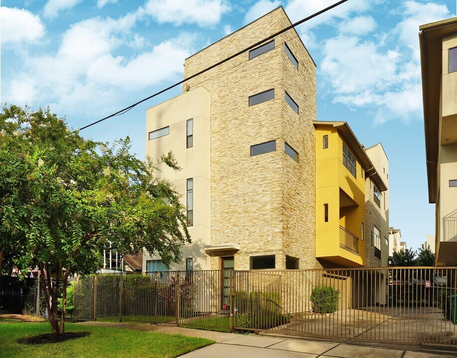 4611 Austin St in Houston, TX - Building Photo
