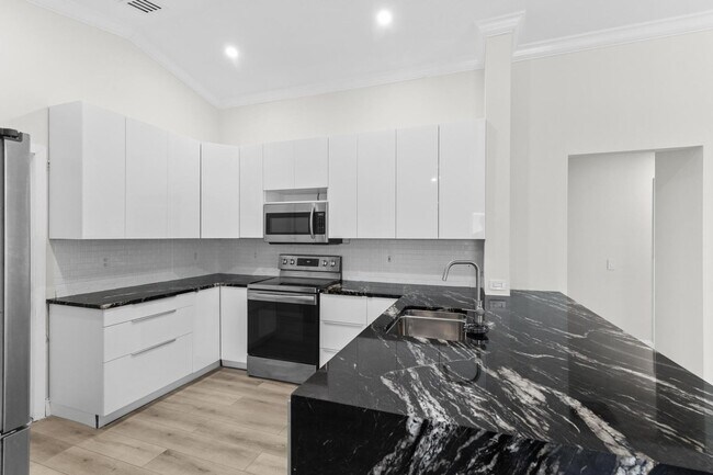 1425 Majesty Terrace in Weston, FL - Building Photo - Building Photo