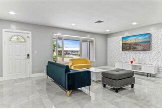 4811 Hayes St in Hollywood, FL - Building Photo - Building Photo