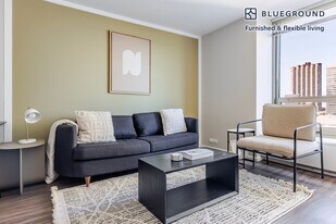 3450 N Lake Shore Dr in Chicago, IL - Building Photo