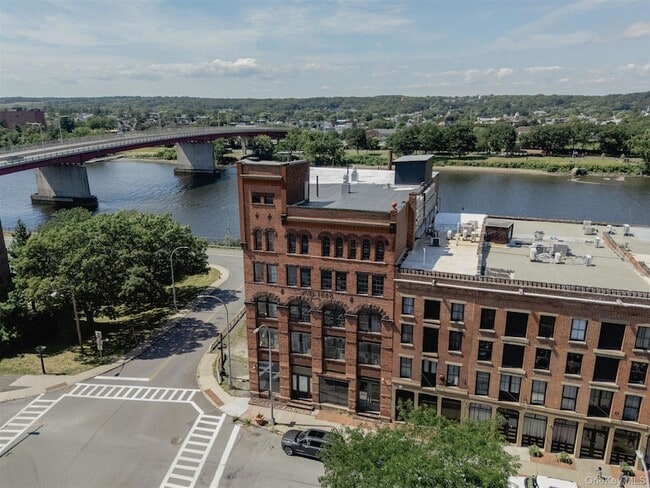 155 S River St, Unit 3B in Troy, NY - Foto de edificio - Building Photo