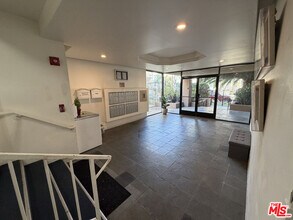 326 S Manhattan Pl in Los Angeles, CA - Building Photo - Building Photo