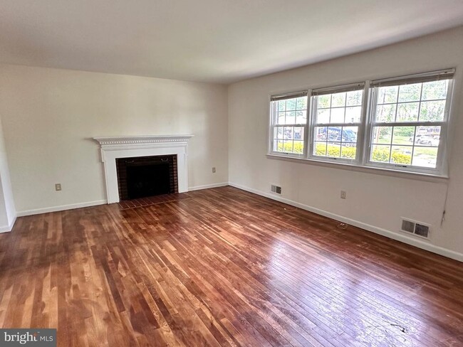 5811 Ashfield Rd in Alexandria, VA - Building Photo - Building Photo