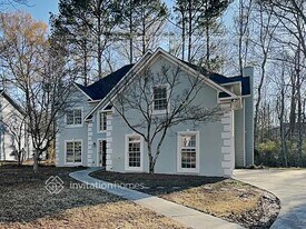 2412 Westport Cir in Marietta, GA - Building Photo