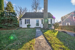 4556 S Chelsea Ln in Bethesda, MD - Building Photo