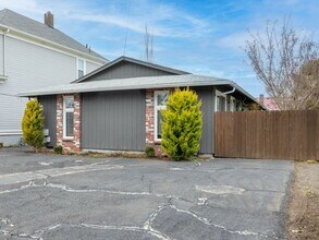 705-707-707 N Sumner St in Portland, OR - Building Photo - Building Photo