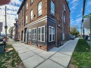 57 Carpenter Ave in Newburgh, NY - Building Photo - Building Photo