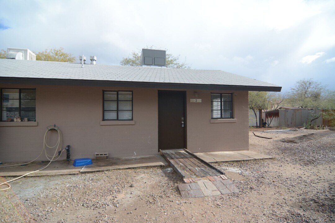 962 E Graybill Dr in Tucson, AZ - Building Photo