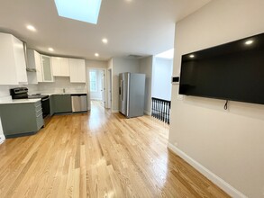 7 Warwick St, Unit 3 in Boston, MA - Foto de edificio - Building Photo