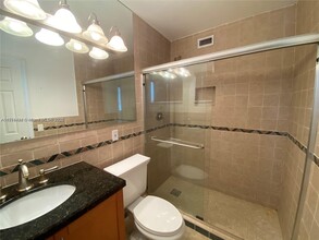3842 NE 171 St in North Miami Beach, FL - Building Photo - Building Photo