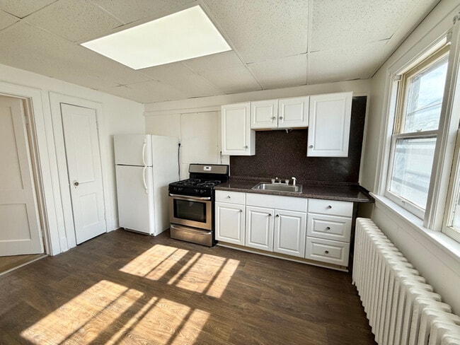 736 N Pearl St, Unit 1R in Menands, NY - Foto de edificio - Building Photo