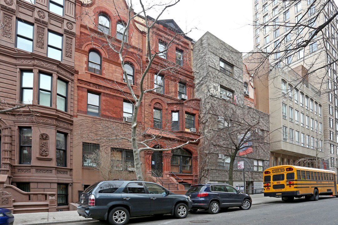 21 W 88th St in New York, NY - Building Photo