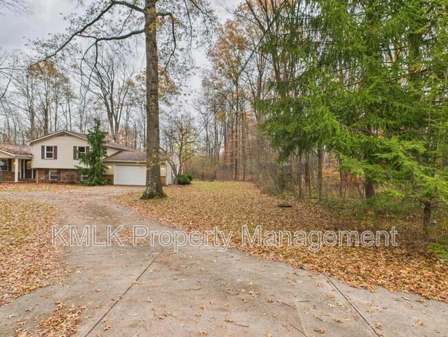 874 Pleasant St in Warren, OH - Building Photo - Building Photo