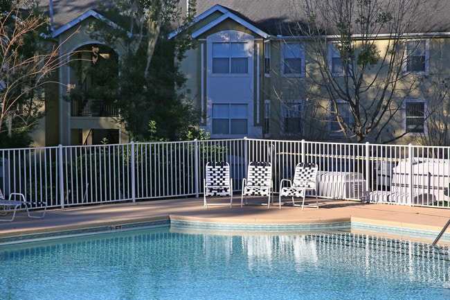 Glen Oaks Apartments