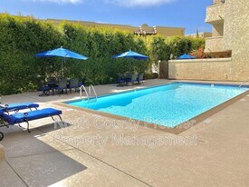 2420 Torrey Pines Rd in San Diego, CA - Building Photo