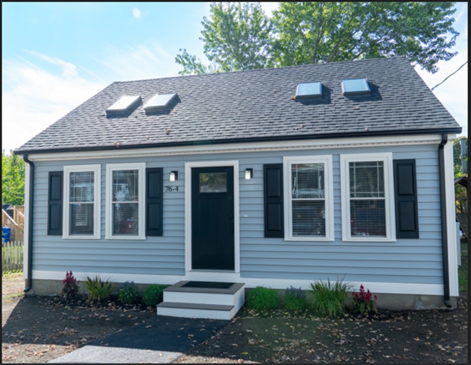 76 Turner St in Attleboro, MA - Building Photo