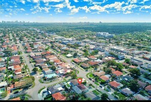 5911 SW 6th St in Miami, FL - Building Photo