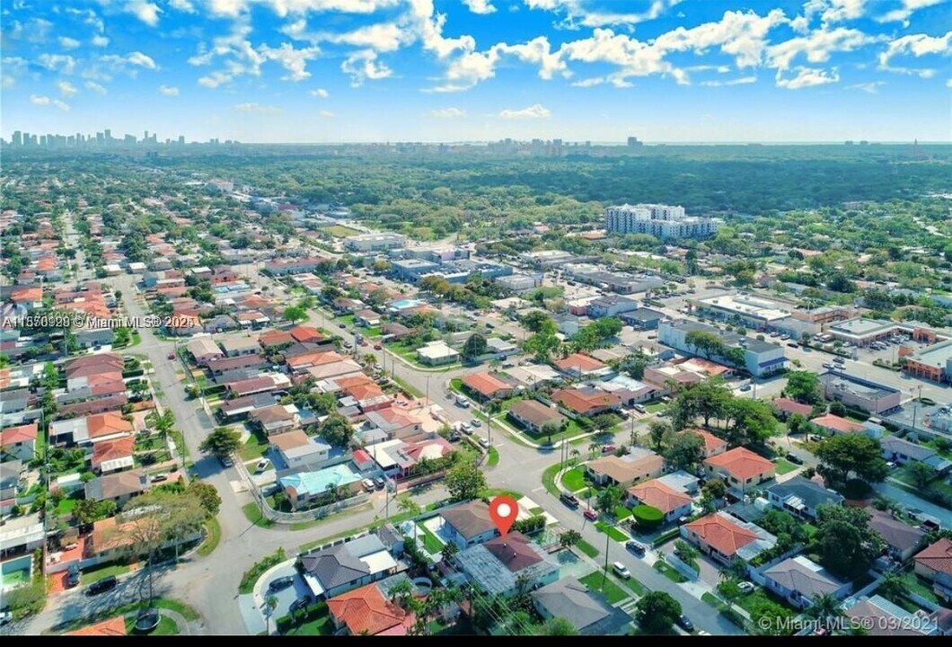 5911 SW 6th St in Miami, FL - Building Photo