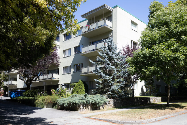 Vinecrest Manor in Vancouver, BC - Building Photo - Building Photo