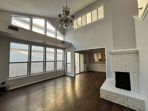 17084 Westgrove Dr in Addison, TX - Foto de edificio - Building Photo