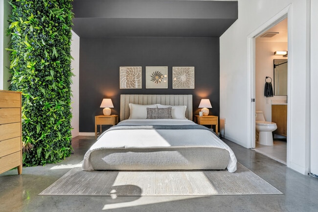 10 SW South River Dr in Miami, FL - Building Photo - Building Photo