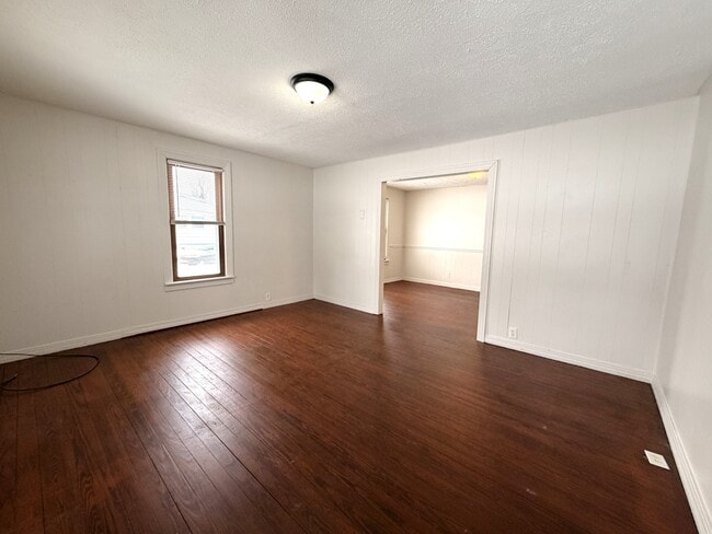 988 N Maple St in Corydon, IN - Foto de edificio - Building Photo