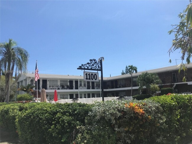 1100 Atlantic Shores Blvd in Hallandale Beach, FL - Building Photo - Building Photo