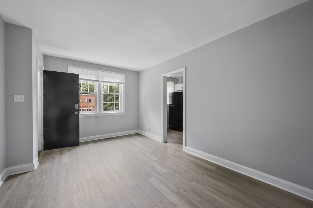 6151 Chinquapin Pkwy in Baltimore, MD - Building Photo
