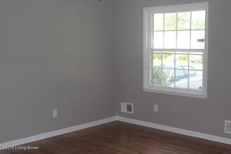 6610 Stana Dr in Louisville, KY - Building Photo - Building Photo