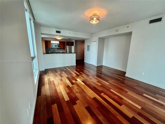 300 S Biscayne Blvd, Unit 1601 in Miami, FL - Building Photo - Building Photo