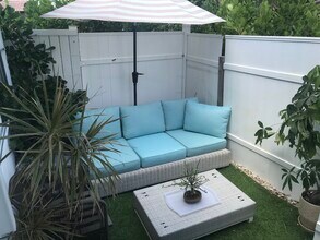 1326 NE 14th Pl, Unit 1-bedroom home cottage in Fort Lauderdale, FL - Foto de edificio - Building Photo