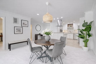 516 San Vicente Blvd, Unit # 208 in Santa Monica, CA - Building Photo - Building Photo