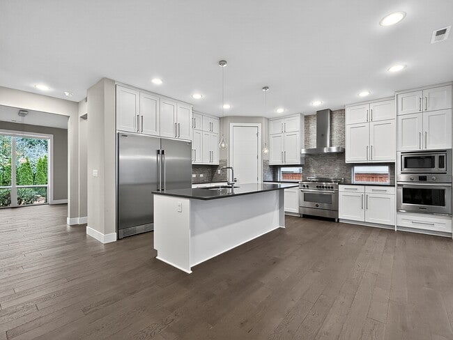 2821 Garden Ave N in Renton, WA - Building Photo - Building Photo