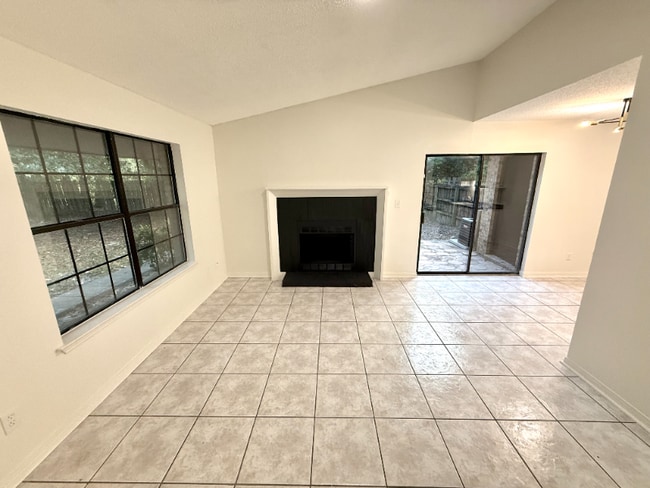 9345 Chisholm Rd in Pensacola, FL - Foto de edificio - Building Photo