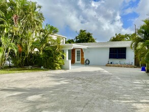 3420 Palm Ct in Jupiter, FL - Foto de edificio - Building Photo